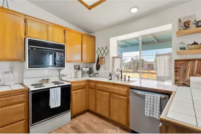 21930 Mohican Avenue, Apple Valley, CA 92307 - Photo 11
