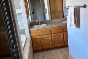 13565 Farmington St, Oak Hills, CA 92344 - Photo 15