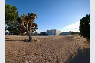 6738 Tamarisk, Hesperia, CA 92344 - Photo 11