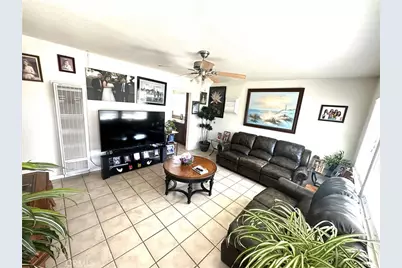 16116 Cajon, Hesperia, CA 92345 - Photo 3