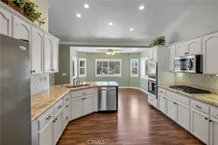 6955 Oak View Ct, Oak Hills, CA 92344 - Photo 11