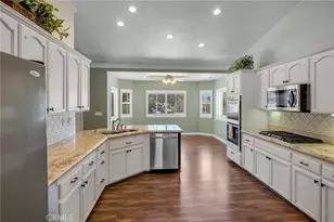 6955 Oak View Ct, Oak Hills, CA 92344 - Photo 11