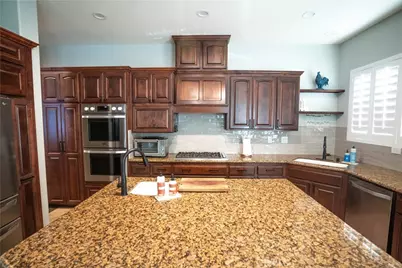 10230 Bellflower Street, Oak Hills, CA 92344 - Photo 17
