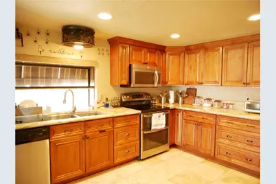 18090 Mariner Drive, Victor Valley, CA 92395 - Photo 23