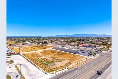 15335 Bear Valley, Hesperia, CA 92345 - Photo 11