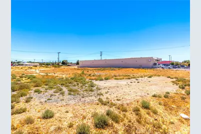 15335 Bear Valley, Hesperia, CA 92345 - Photo 7