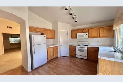 14699 Queen Valley, Victorville, CA 92394 - Photo 9