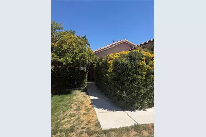 14699 Queen Valley, Victorville, CA 92394 - Photo 5