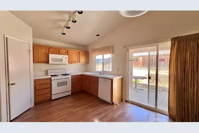 14699 Queen Valley, Victorville, CA 92394 - Photo 7
