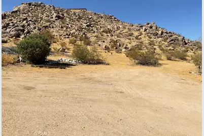 24335 Chuckawalla Road, Apple Valley, CA 92307 - Photo 11