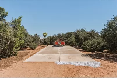7732 Daisy, Oak Hills, CA 92344 - Photo 59