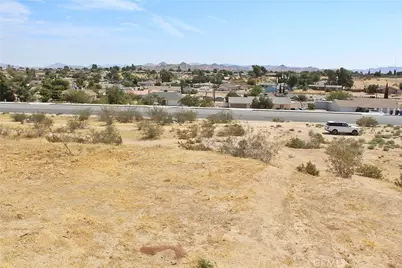 11 Village Drive, Victorville, CA 92395 - Photo 5