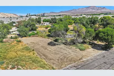 15780 Cottonwood, Victorville, CA 92395 - Photo 13