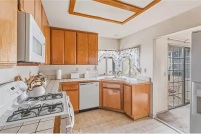 12980 Autumnwood, Victorville, CA 92395 - Photo 11