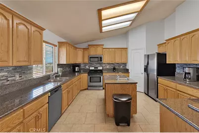 24332 Roundup, Apple Valley, CA 92308 - Photo 3