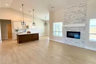10583 Valencia St, Hesperia, CA 92344 - Photo 9