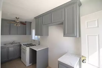 921 Flora, Barstow, CA 92311 - Photo 9