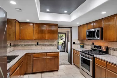 12950 Rolling Ridge Drive, Victorville, CA 92395 - Photo 17