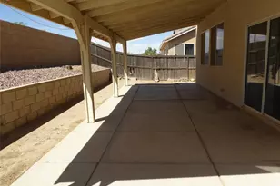 8906 Gentian, Hesperia, CA 92344 - Photo 17