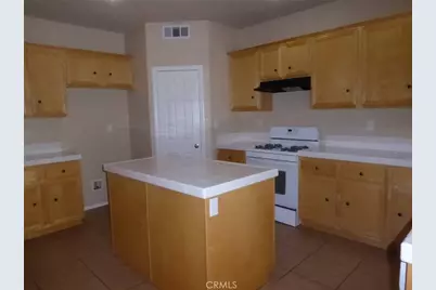 8906 Gentian, Hesperia, CA 92344 - Photo 5