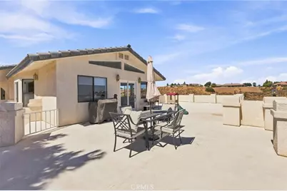 8384 Highland Court, Oak Hills, CA 92344 - Photo 43