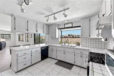 8384 Highland Court, Oak Hills, CA 92344 - Photo 13