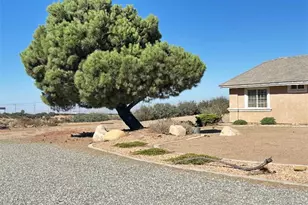 10928 Lantry Ln, Oak Hills, CA 92344 - Photo 7