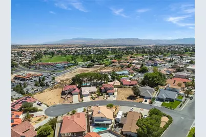 18010 Wildwood, Victorville, CA 92395 - Photo 3
