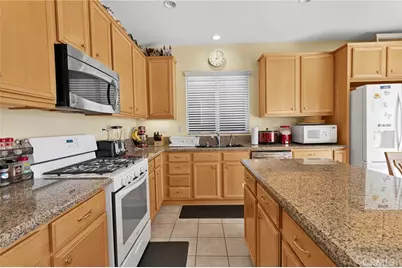 12277 Dandelion, Victorville, CA 92392 - Photo 13
