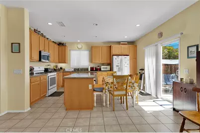 12277 Dandelion, Victorville, CA 92392 - Photo 11