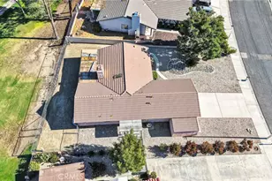 15710 Nassau Dr, Victorville, CA 92395 - Photo 3