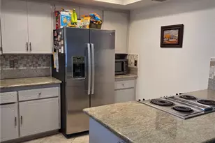 13910 Driftwood Dr, Victorville, CA 92395 - Photo 7