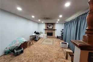 15645 Avion Ln, Victorville, CA 92394 - Photo 11
