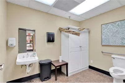 18056 Wika, Apple Valley, CA 92307 - Photo 47