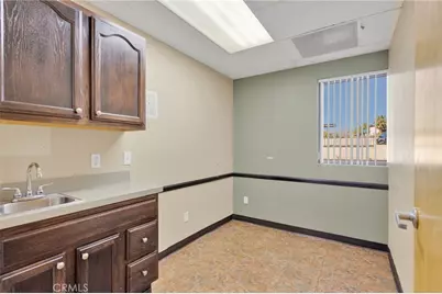 18056 Wika, Apple Valley, CA 92307 - Photo 41