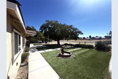 15166 Dos Palmas, Victorville, CA 92392 - Photo 9