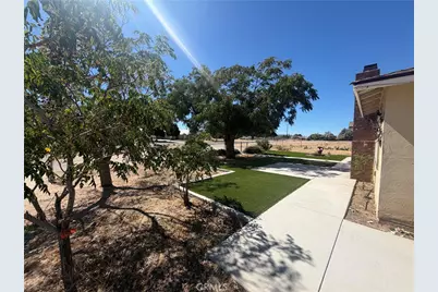 15166 Dos Palmas, Victorville, CA 92392 - Photo 5