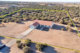 9352 Cedar St, Phelan, CA 92371 - Photo 5