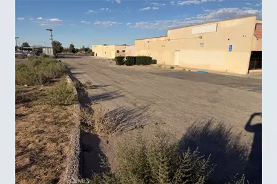 16050 Walnut, Hesperia, CA 92345 - Photo 3