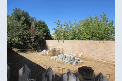 9839 Bellflower, Oak Hills, CA 92344 - Photo 39