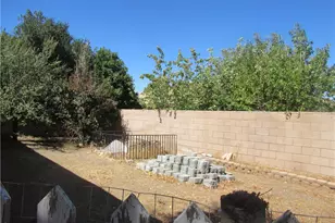 9839 Bellflower, Oak Hills, CA 92344 - Photo 39