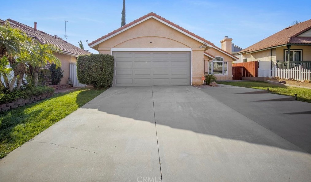 12869 Fontainebleau Dr, Moreno Valley CA  92555-2330 exterior