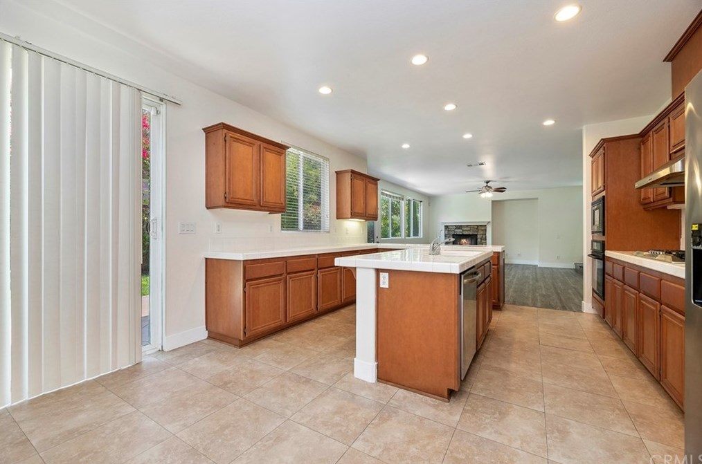 13902 Star Ruby Ave, Corona CA  92880-8561 exterior