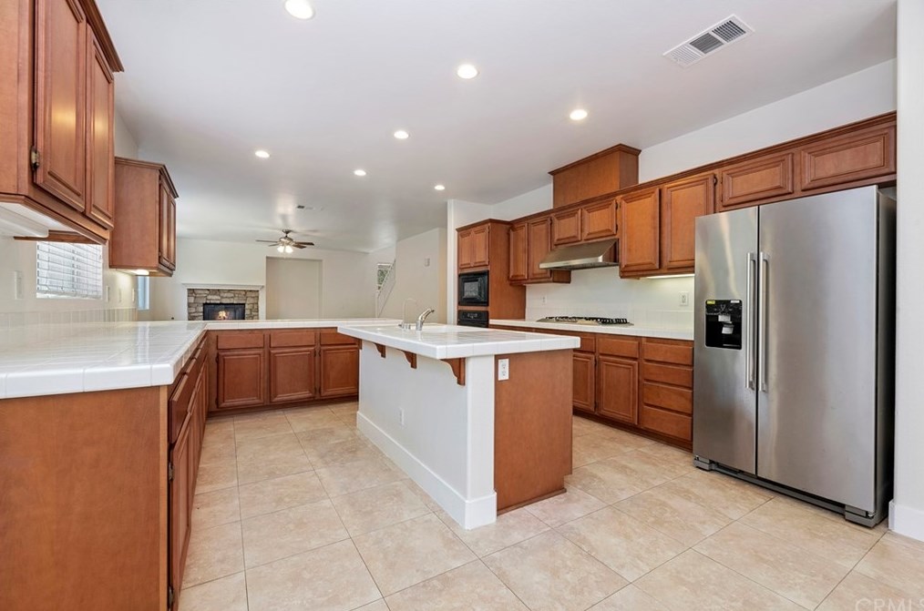 13902 Star Ruby Ave, Corona CA  92880-8561 exterior