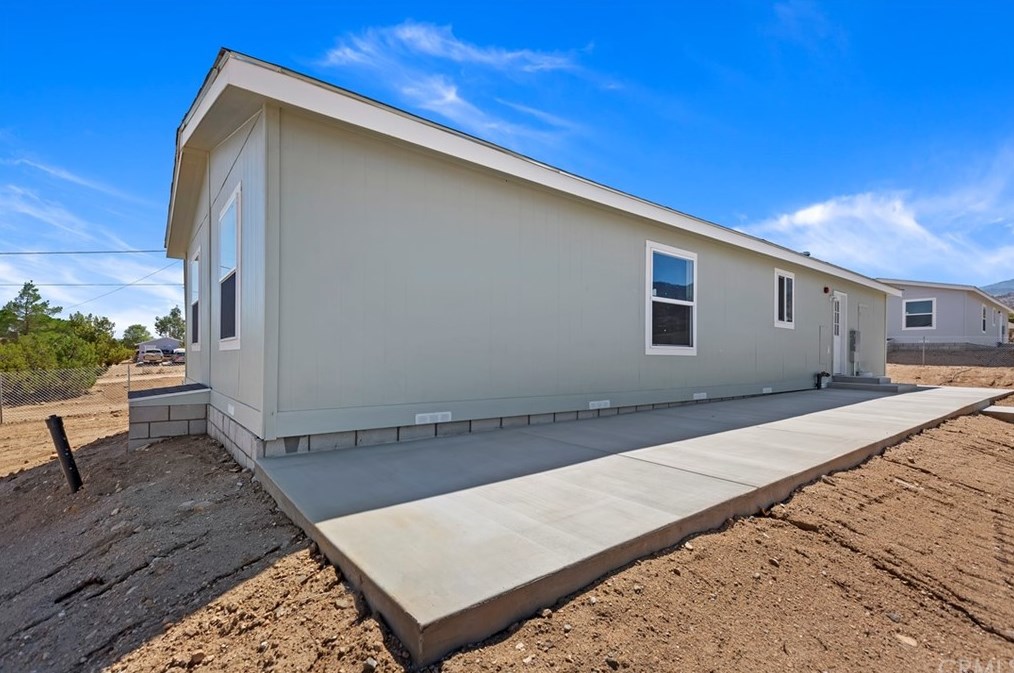 9752 Oasis Rd, Pinon Hills CA  92372 exterior