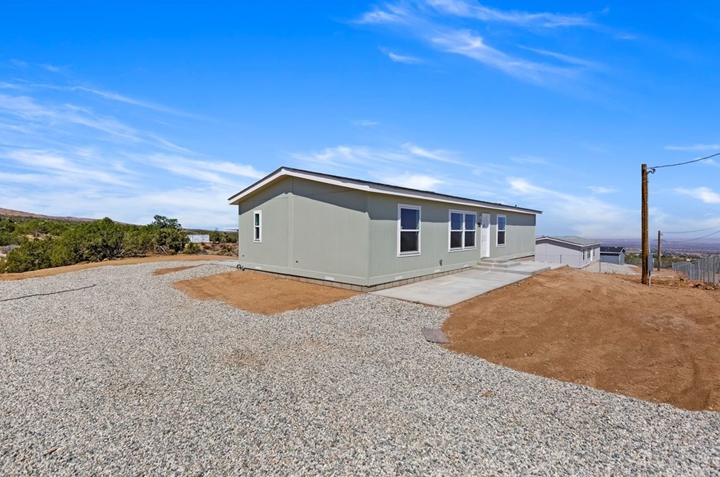 9752 Oasis Rd, Pinon Hills CA  92372 exterior