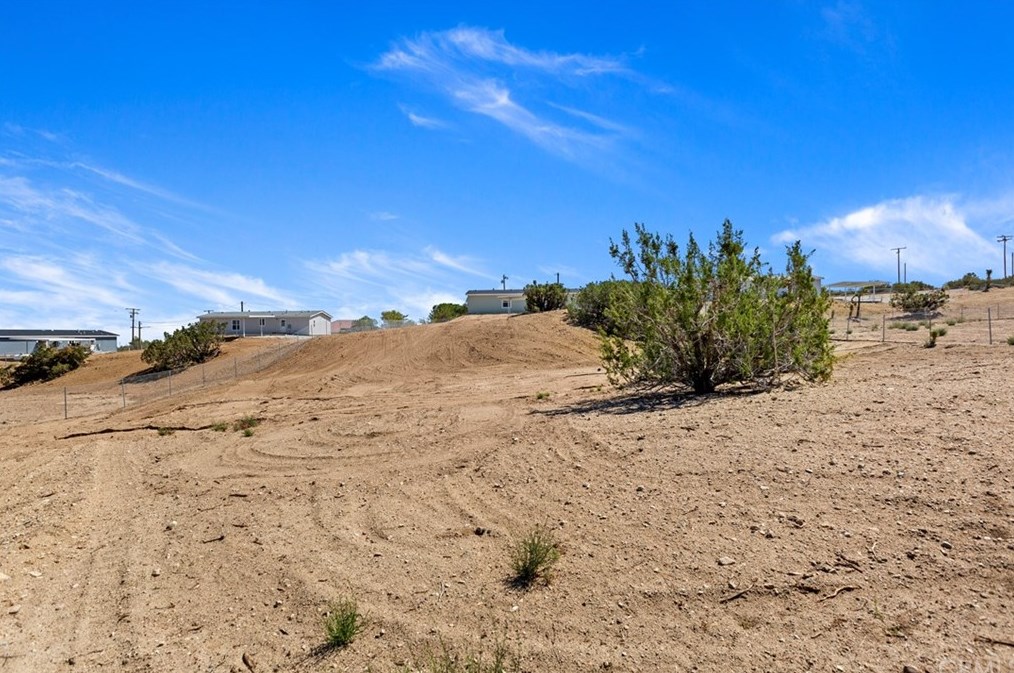 9752 Oasis Rd, Pinon Hills CA  92372 exterior