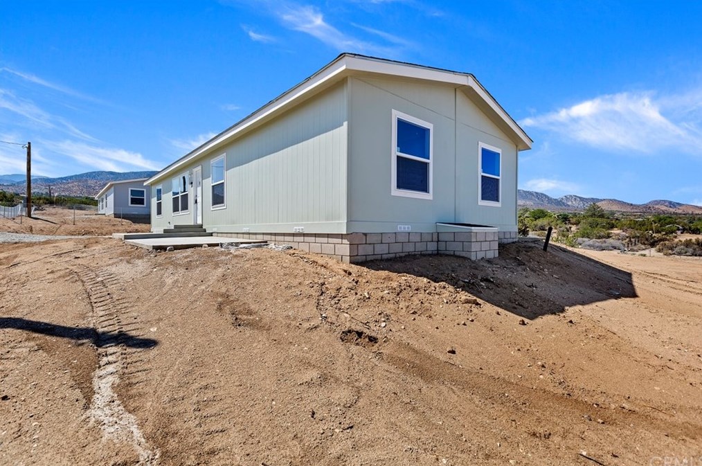 9752 Oasis Rd, Pinon Hills CA  92372 exterior