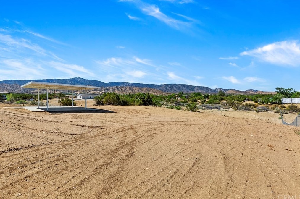 9752 Oasis Rd, Pinon Hills CA  92372 exterior