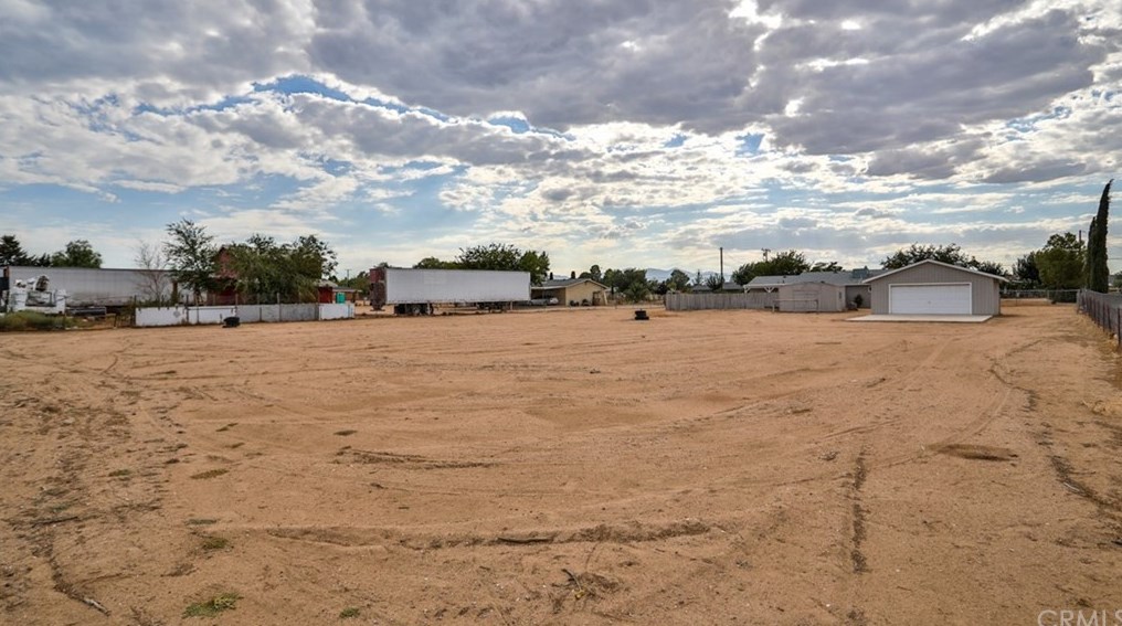 8919 11 Ave, Hesperia CA  92345-3837 exterior